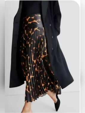 FUTURE COLLECTIVE Pleated Black and Orange Patterned Women's Skirt